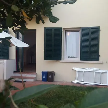 Σπίτι διακοπών Locazione Turistica Con Giardino